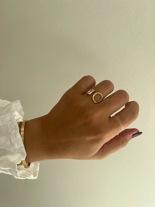 OPEN CIRCLE DIAMOND RING