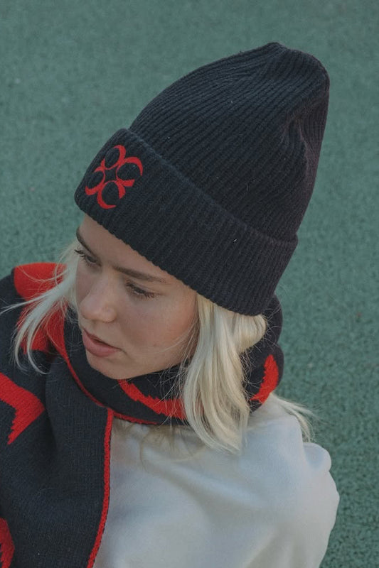 Avocado beanie - Navy with red Coucou